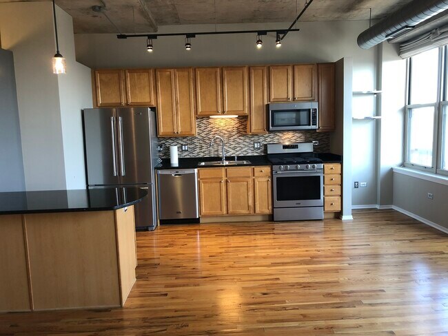 Building Photo - 6 S Laflin St