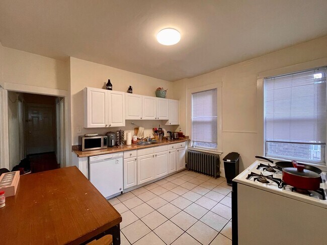 Building Photo - HOT ALLSTON LISTING!!!!