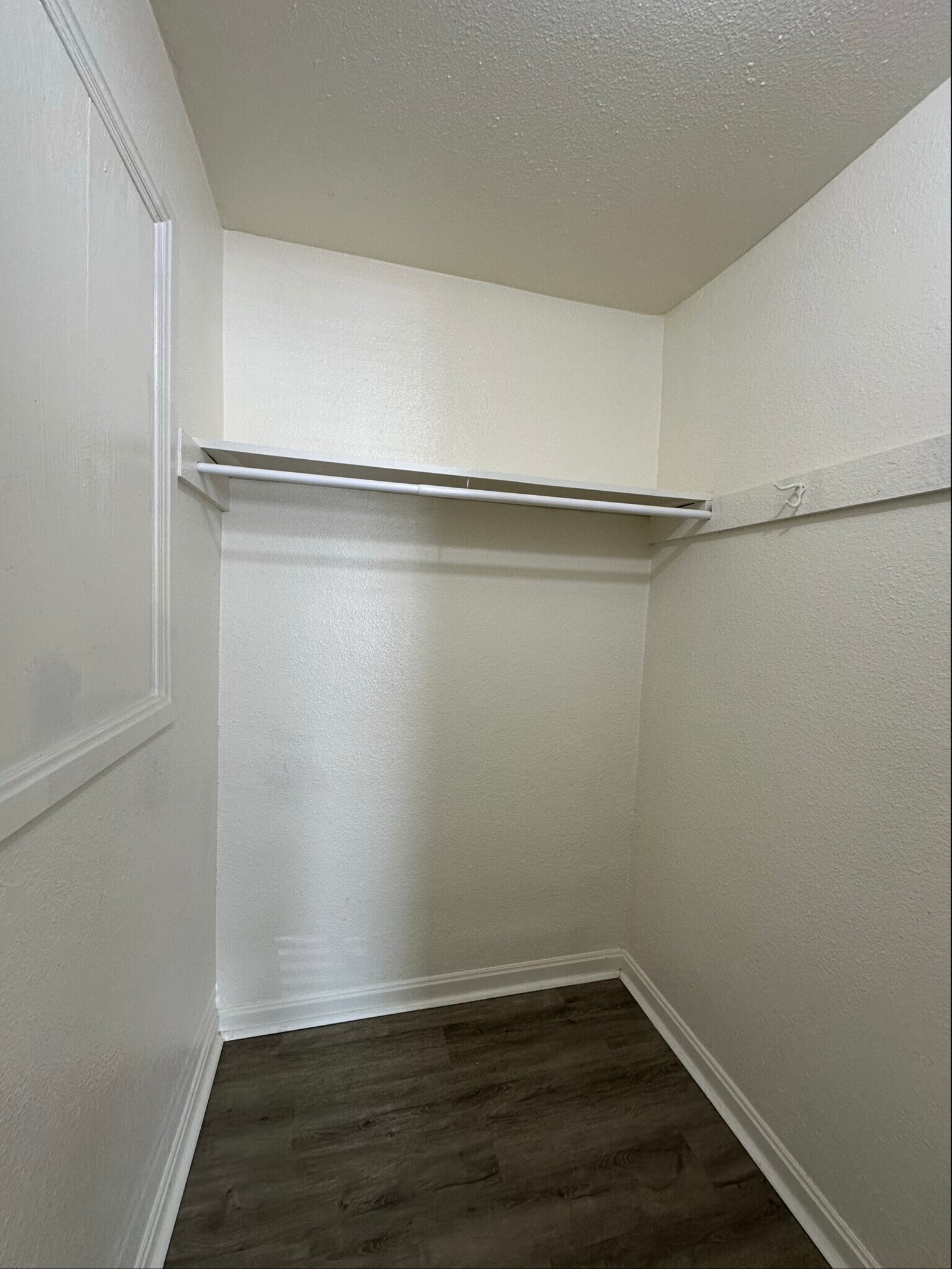 Building Photo - 150 S Main St