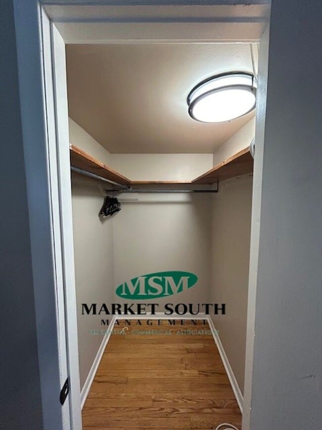 Building Photo - Savannah living with modern conveniences