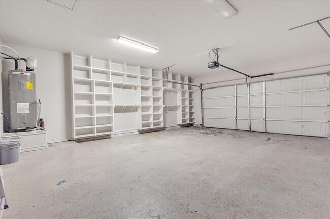 Building Photo - 164 Peck St