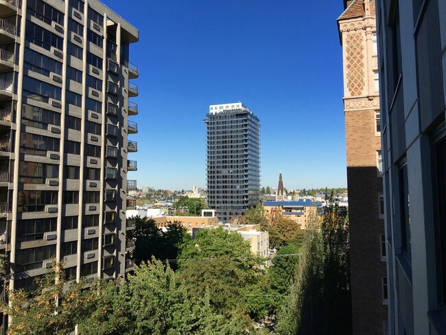 Building Photo - Iconic First Hill Condo