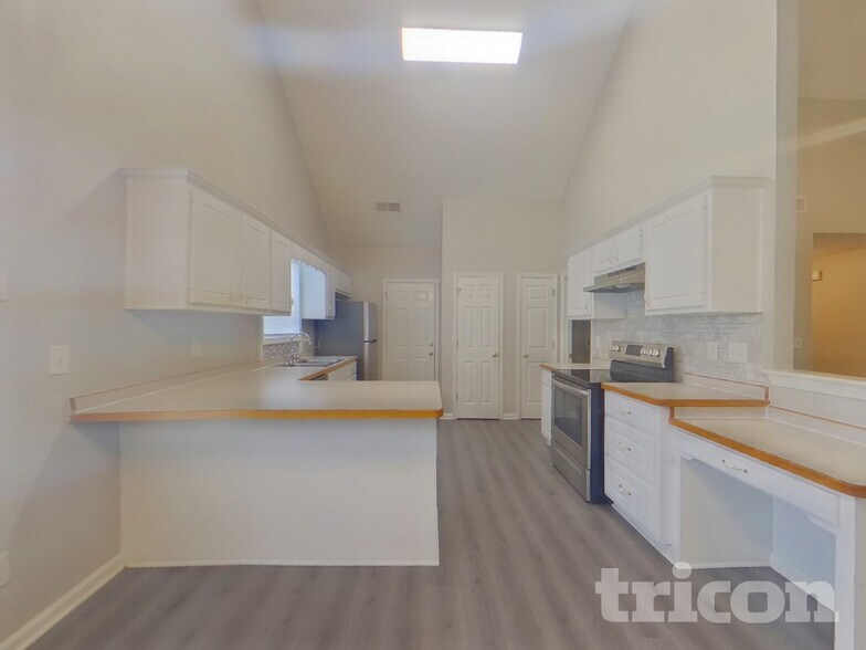 Building Photo - 70 Home Pl Dr