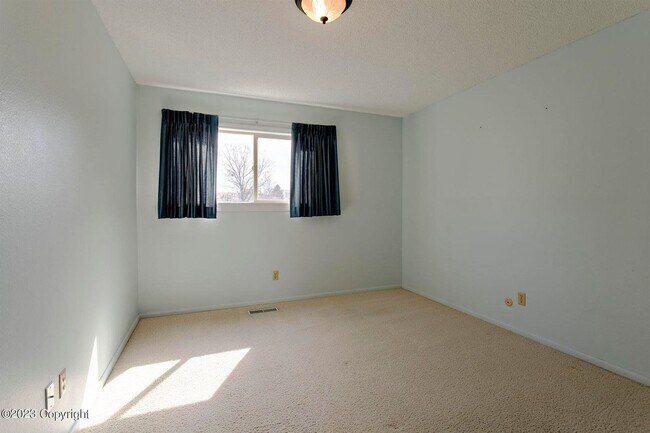 Building Photo - 909 Indian Hills Dr