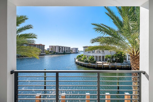 Building Photo - 2934 NE 8th Ave