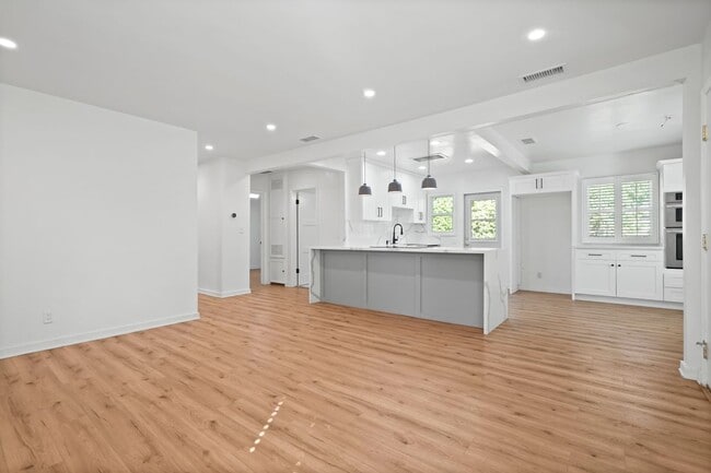 Building Photo - 2817 Stevens St