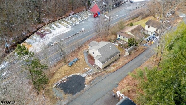 Building Photo - 1602 Greenwood Lake Turnpike