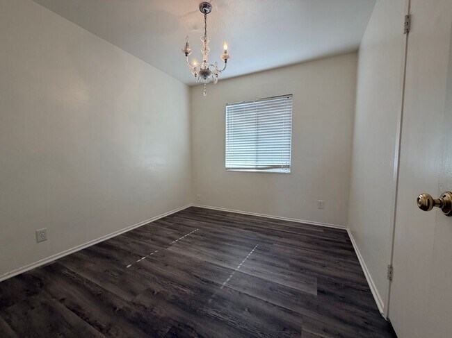 Building Photo - 6350 E Barbanell St