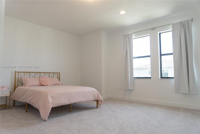 Building Photo - 8151 Laurel Falls Dr