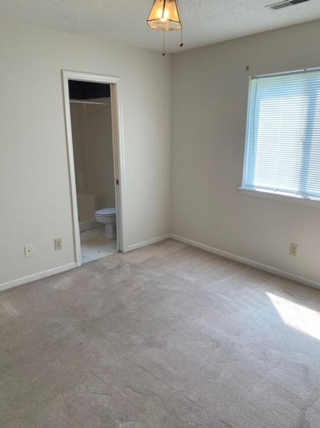 Building Photo - 2 BED 2 BATH CONDO ON BOTTOM FLOOR AT MYRT...