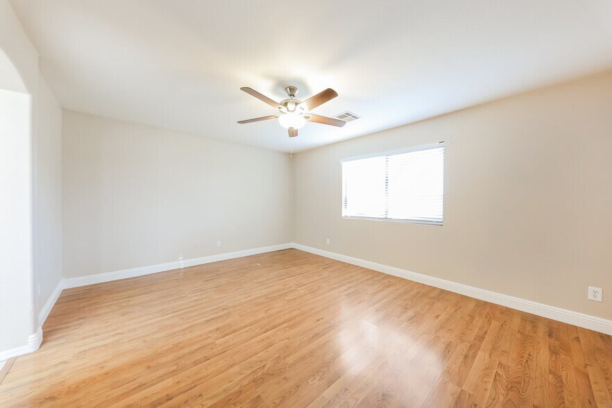 Building Photo - 16255 N 158th Dr