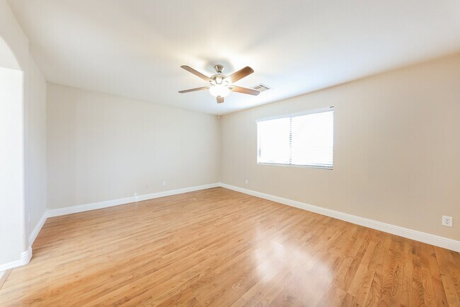 Building Photo - 16255 N 158th Dr