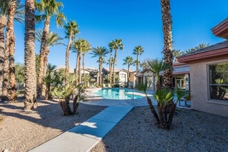 Building Photo - Beautiful Condo with Spacious Layout!