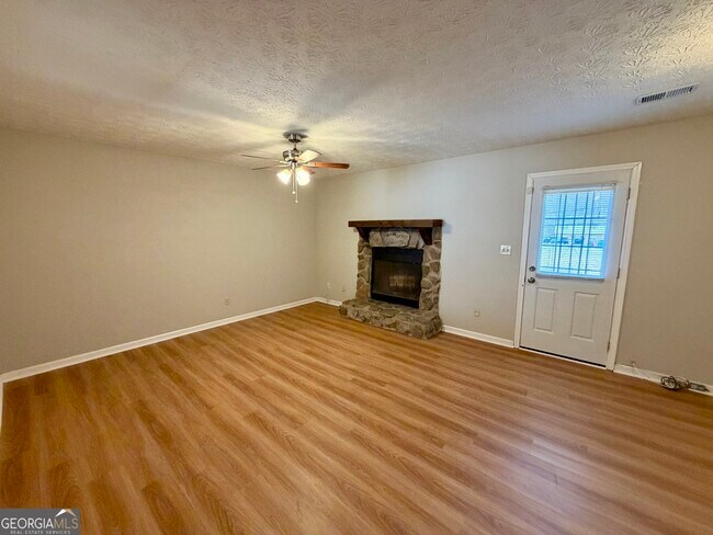 Building Photo - 8515 Pineland Dr