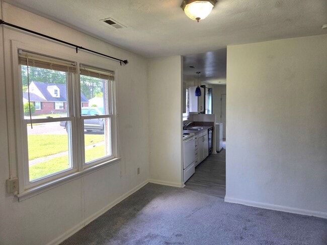 Building Photo - Move In Ready!
