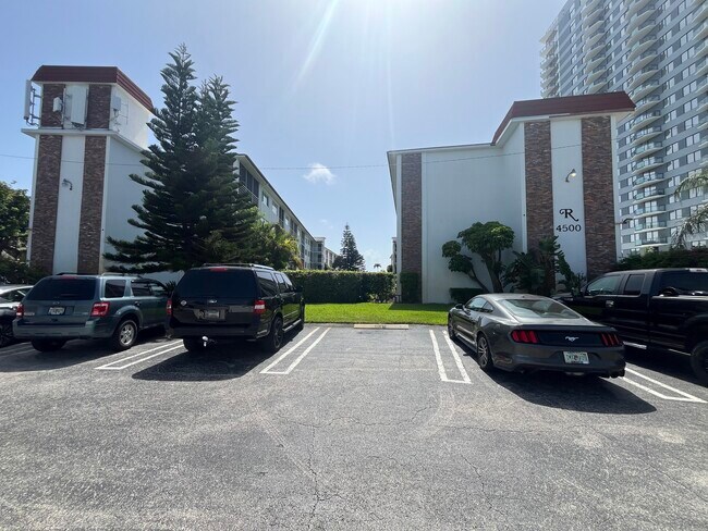 Building Photo - 4500 N Flagler Dr