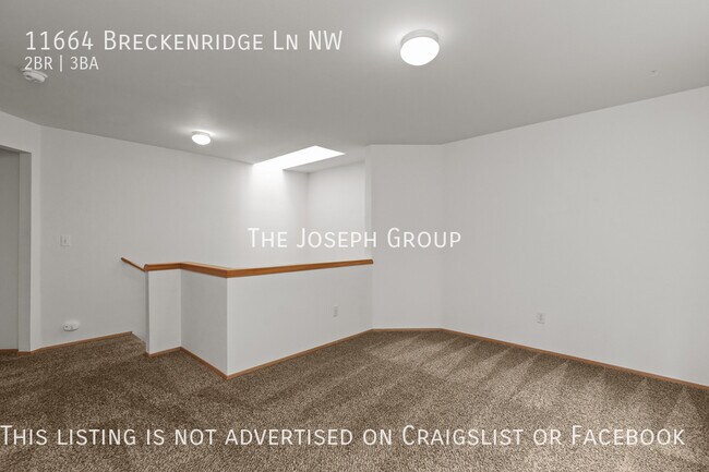 Building Photo - Centrally located 2 bed/2.5 bath in Silver...