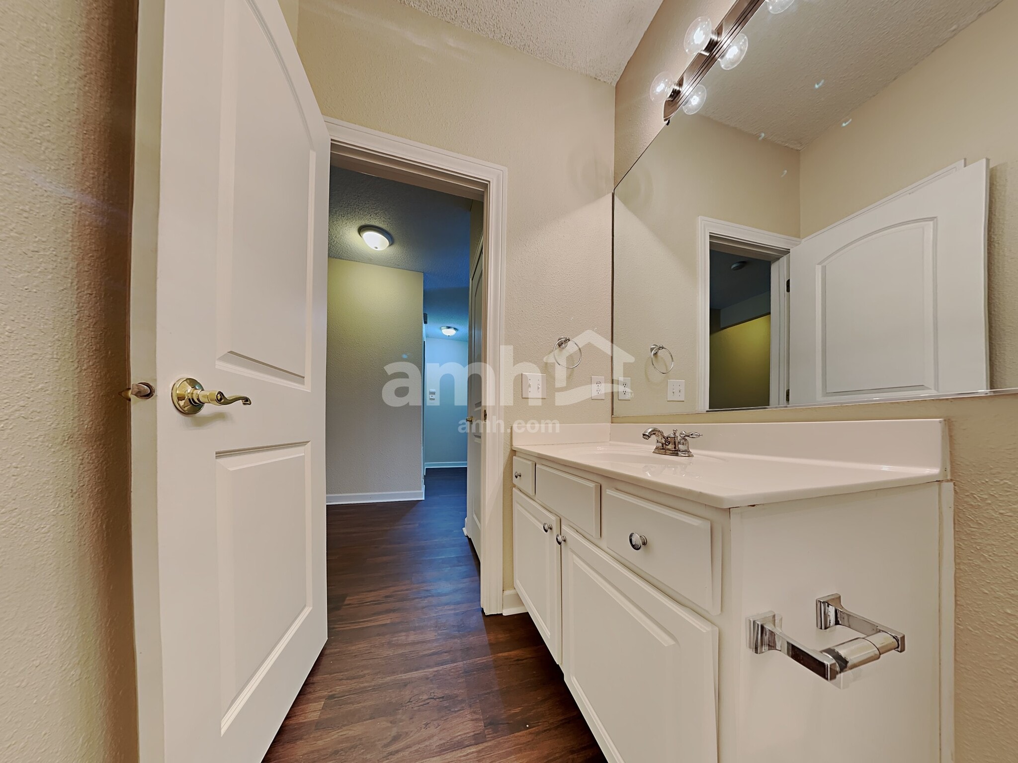 Building Photo - 10884 Roundtree Rd