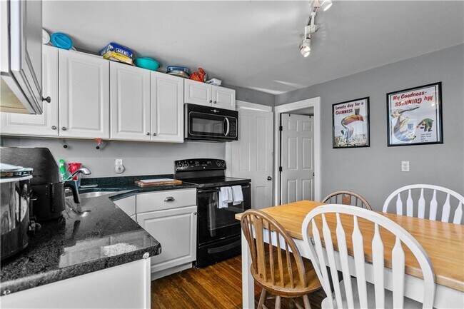 Building Photo - 12 Callender Ave