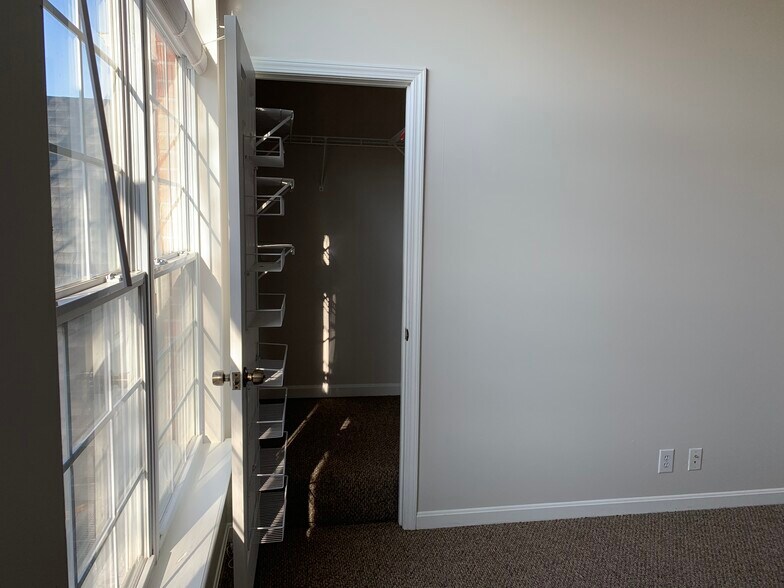Building Photo - 4201 Bridlepath Pl
