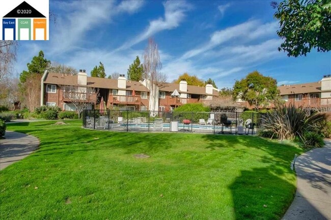 Building Photo - $2990 Stunning Remodeled 2BR/2BA Condo in ...
