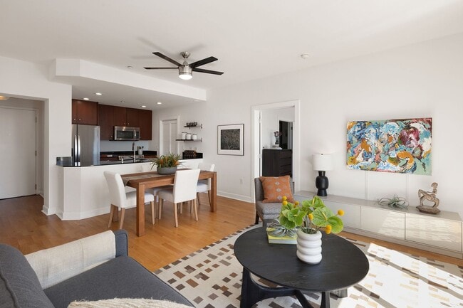 Building Photo - Great natural light in a large condo near ...