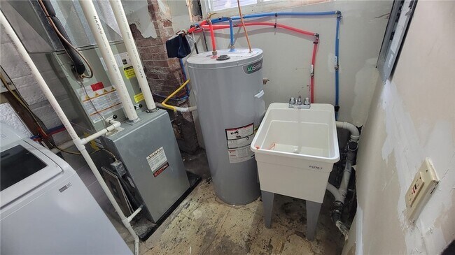 Building Photo - 4461 Highridge St