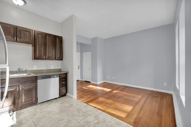 Building Photo - 439 Walnut St