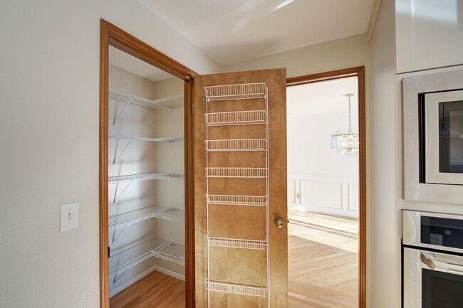 Building Photo - 4Bd/2.5Ba Renton House