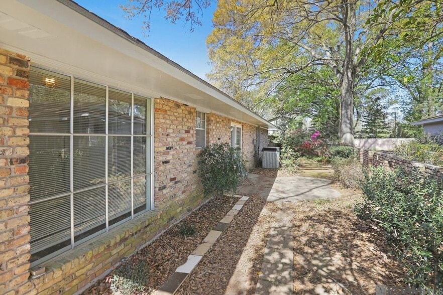 Building Photo - 7005 Whitlow Dr