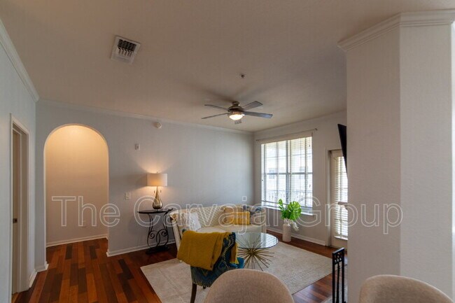 Building Photo - 860 N Orange Ave