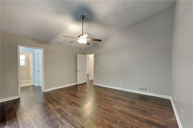 Building Photo - 2242 Josephine Ct