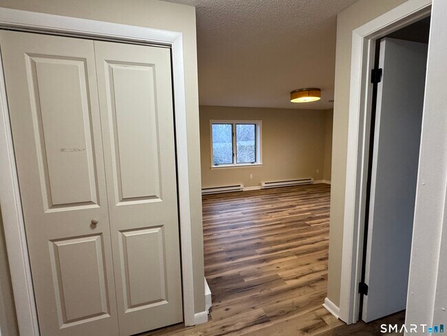 Building Photo - 143 Main St