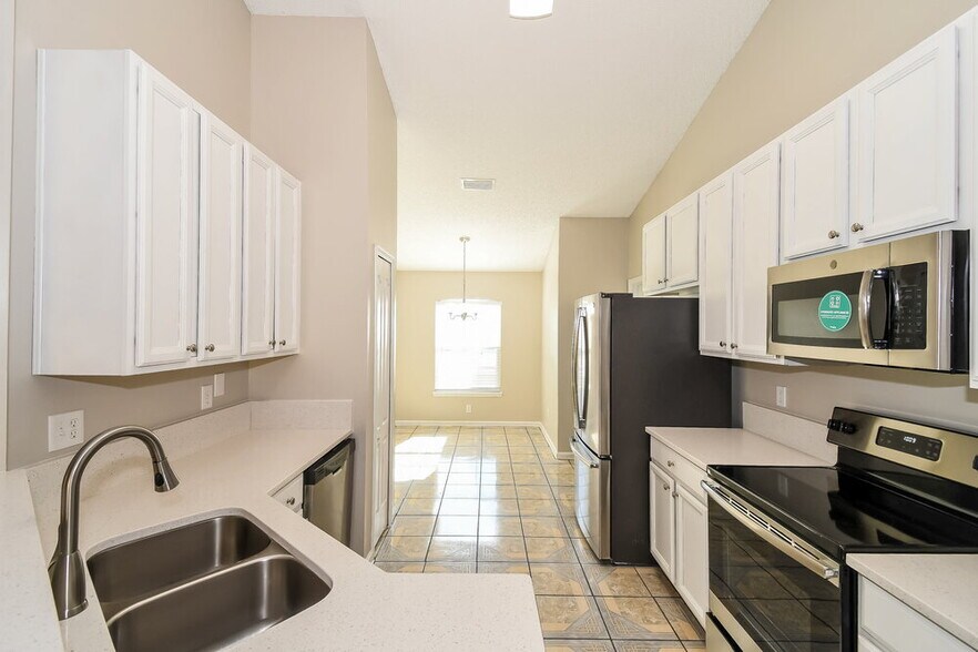 Building Photo - 6709 Gentle Oaks Dr N