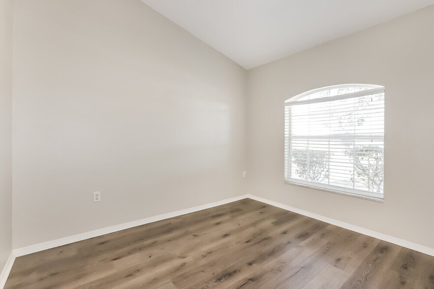 Building Photo - 3460 Stoneway Dr