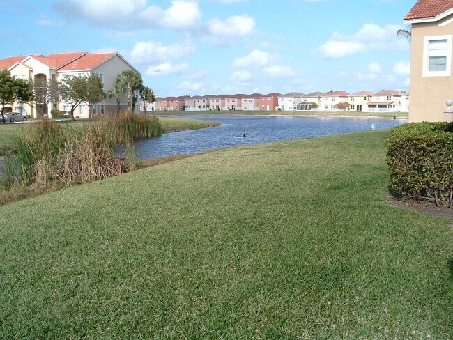 Building Photo - EMERALD ISLE AT LAGUNA LAKES CONDO