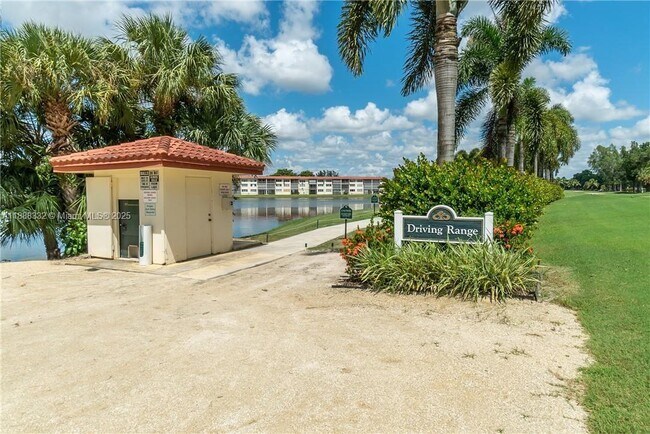Building Photo - 8980 S Hollybrook Blvd