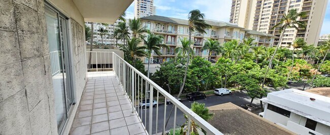 Building Photo - 2115 Ala Wai Blvd