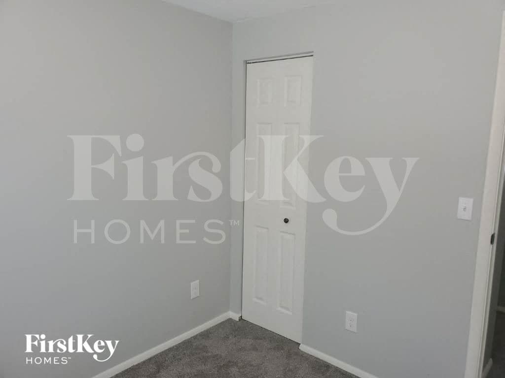 Building Photo - 4207 Edinburgh Dr