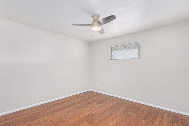 Building Photo - Renovated 2 bed | 1 bath - Central Tempe Location!