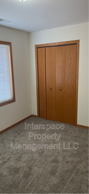 Building Photo - 1345 Rock Run Dr