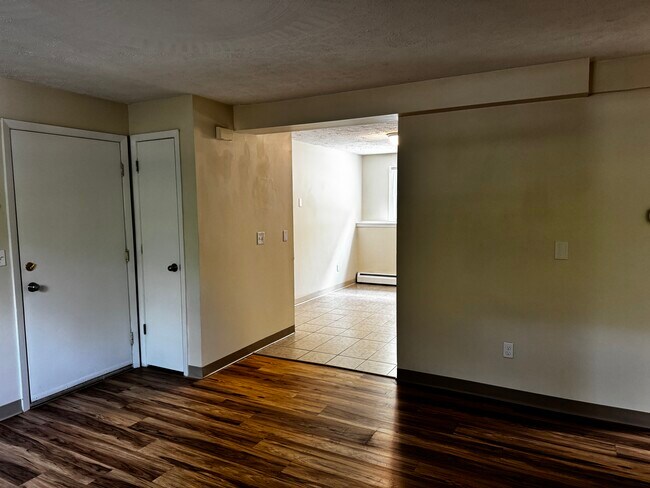 Building Photo - Briarwood 10