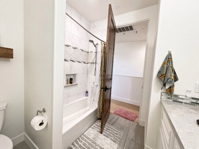 Building Photo - 114 Finnians Way