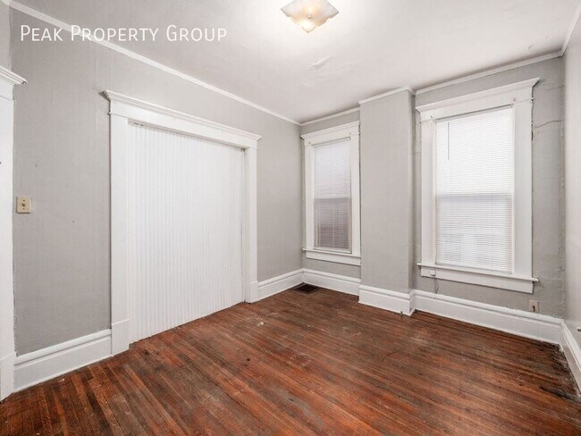 Building Photo - 133 E 12th Ave