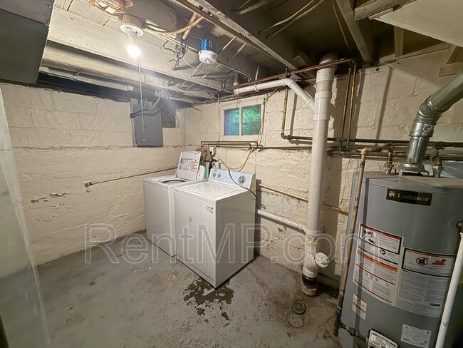 Building Photo - 524 N Kinney Ave