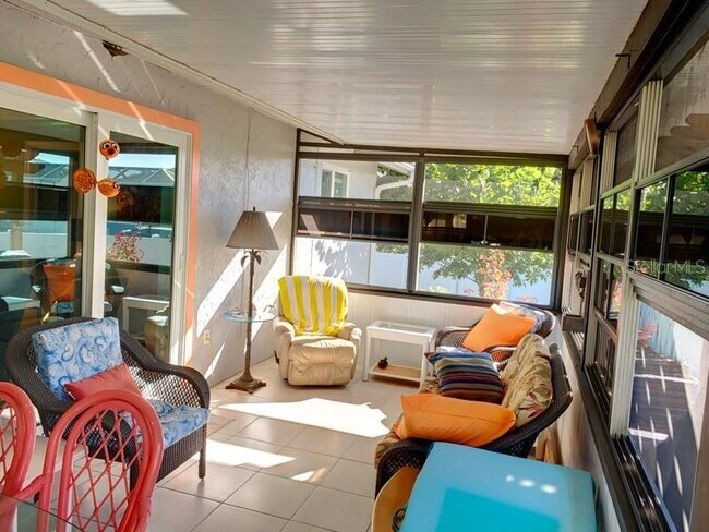 Building Photo - 323 Dolphin Pkwy