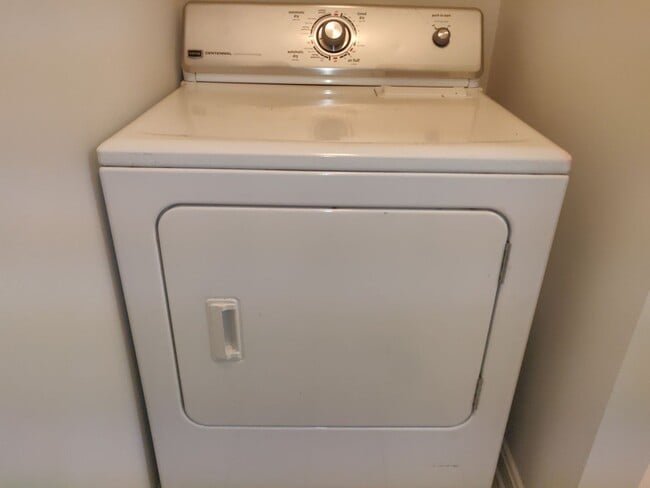 Building Photo - Charming 2 Bedroom/ 1 Bathroom Condo in Parkville, MD!