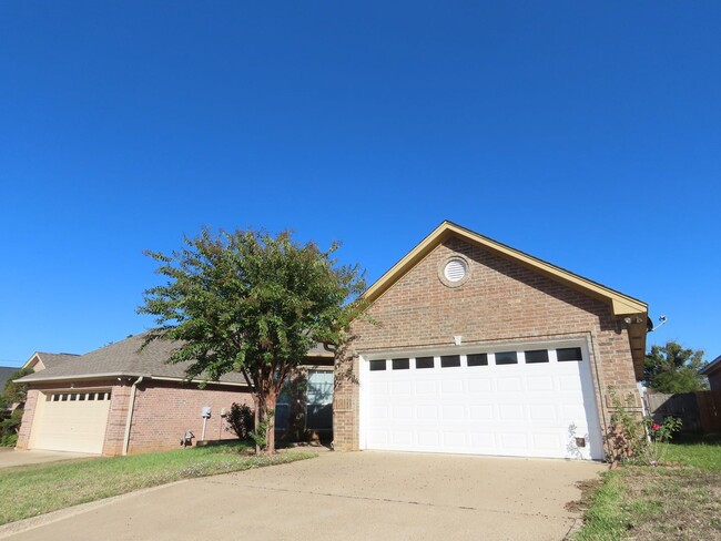 Primary Photo - Tyler - Gorgeous 3 Bedroom, 2 Bath Home in...