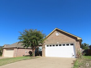 Building Photo - Tyler - Gorgeous 3 Bedroom, 2 Bath Home in...