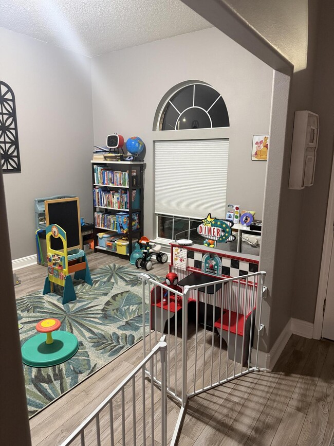 Building Photo - 2216 Smallwood Dr